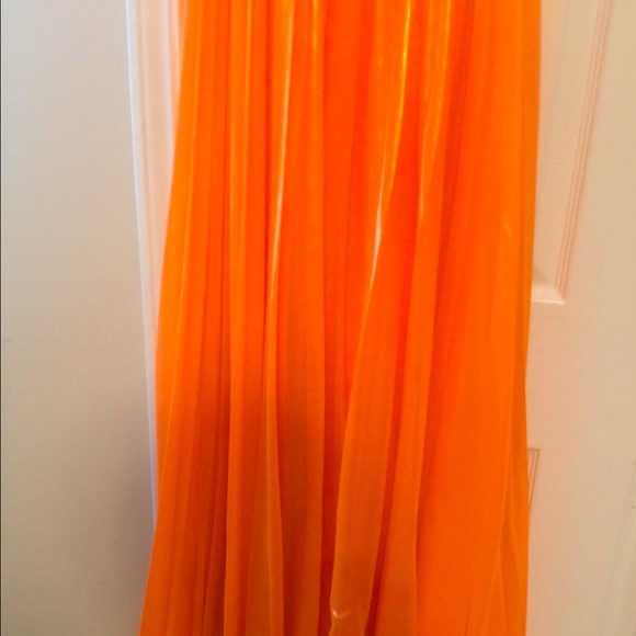 formal gown - Picture 4 of 4